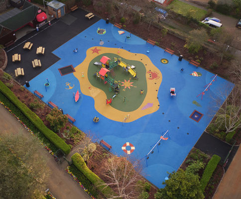 Piste de course en caoutchouc EPDM de couleur personnalisée avec une excellente durabilité et une résistance aux chocs UV