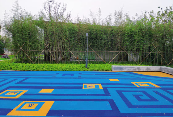 Piste de course en caoutchouc EPDM colorée avec installation facile, surface résistante au glissement, résistante aux UV