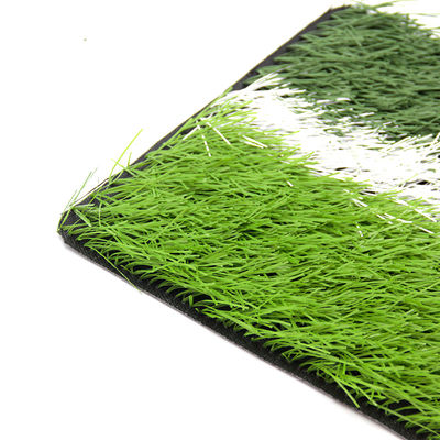 Gazon artificiel durable pour les terrains de football résistant aux UV à haute densité idéal pour les terrains d'entraînement