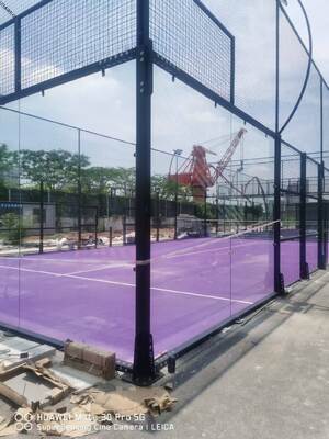 Cour de padel standard international cadre portable alliage d'aluminium bricolage convivial haute performance surface acrylique commerciale cour de padel pour les écoles absorbant les chocs panoramique haut de gamme