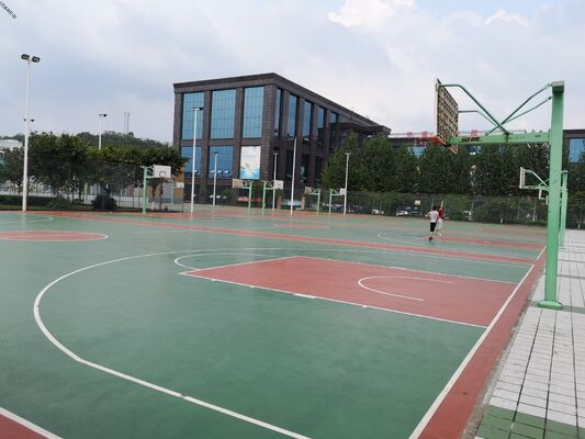 Surface en acrylique dur supérieure pour installations sportives scolaires avec application facile et garantie prolongée