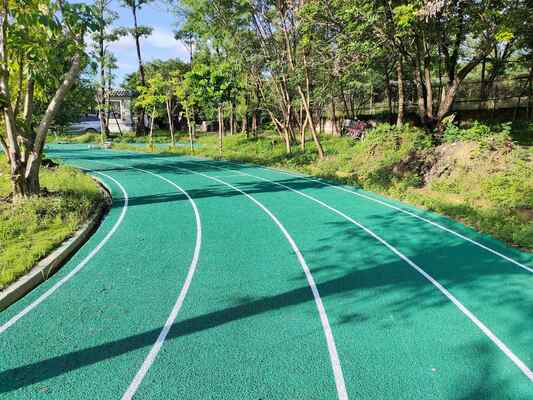 Construction d'une piste de course poreuse professionnelle à revêtement pulvérisé, entrepreneur en ingénierie clé en main, New Jersey